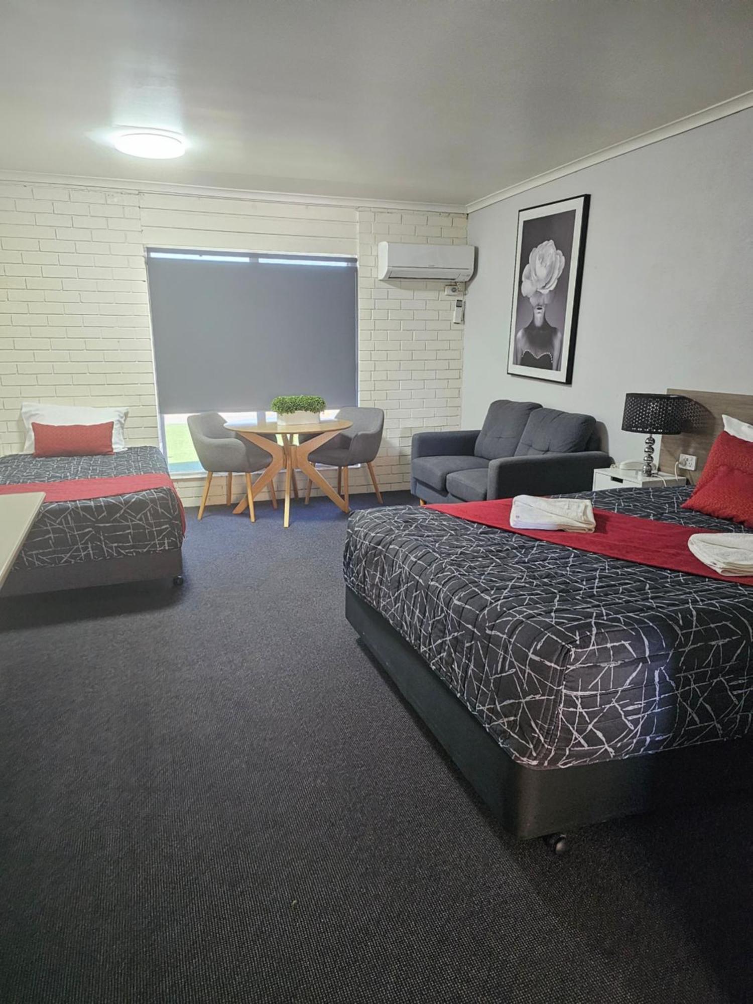 Cameo Inn Motel West Wyalong Εξωτερικό φωτογραφία